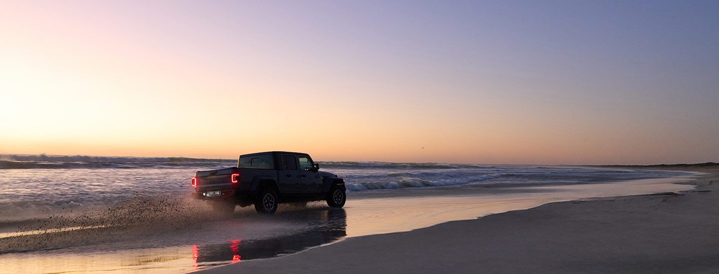 4X4 DUAL-CAB UTE JEEP GLADIATOR