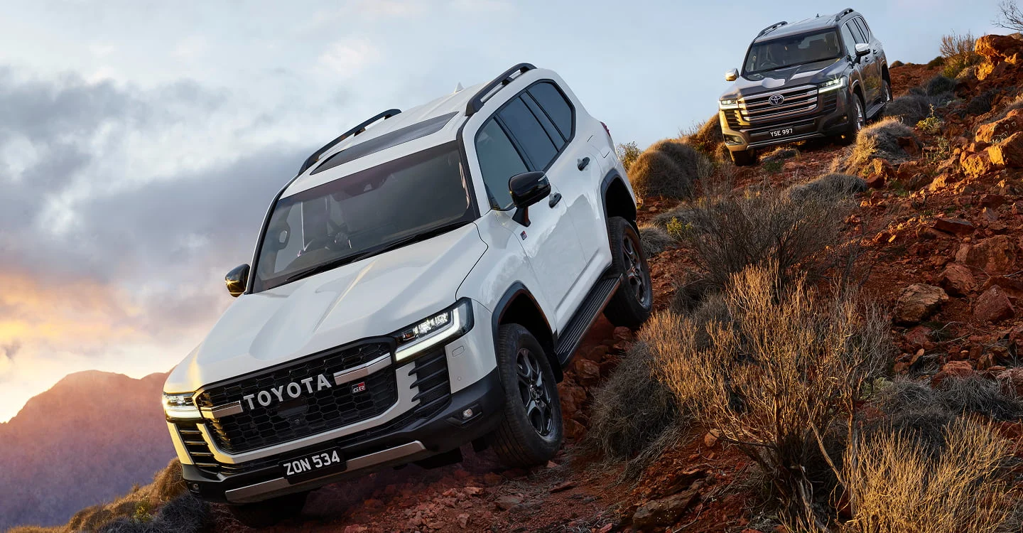 What difference does i-FORCE MAX make to the LandCruiser 300?