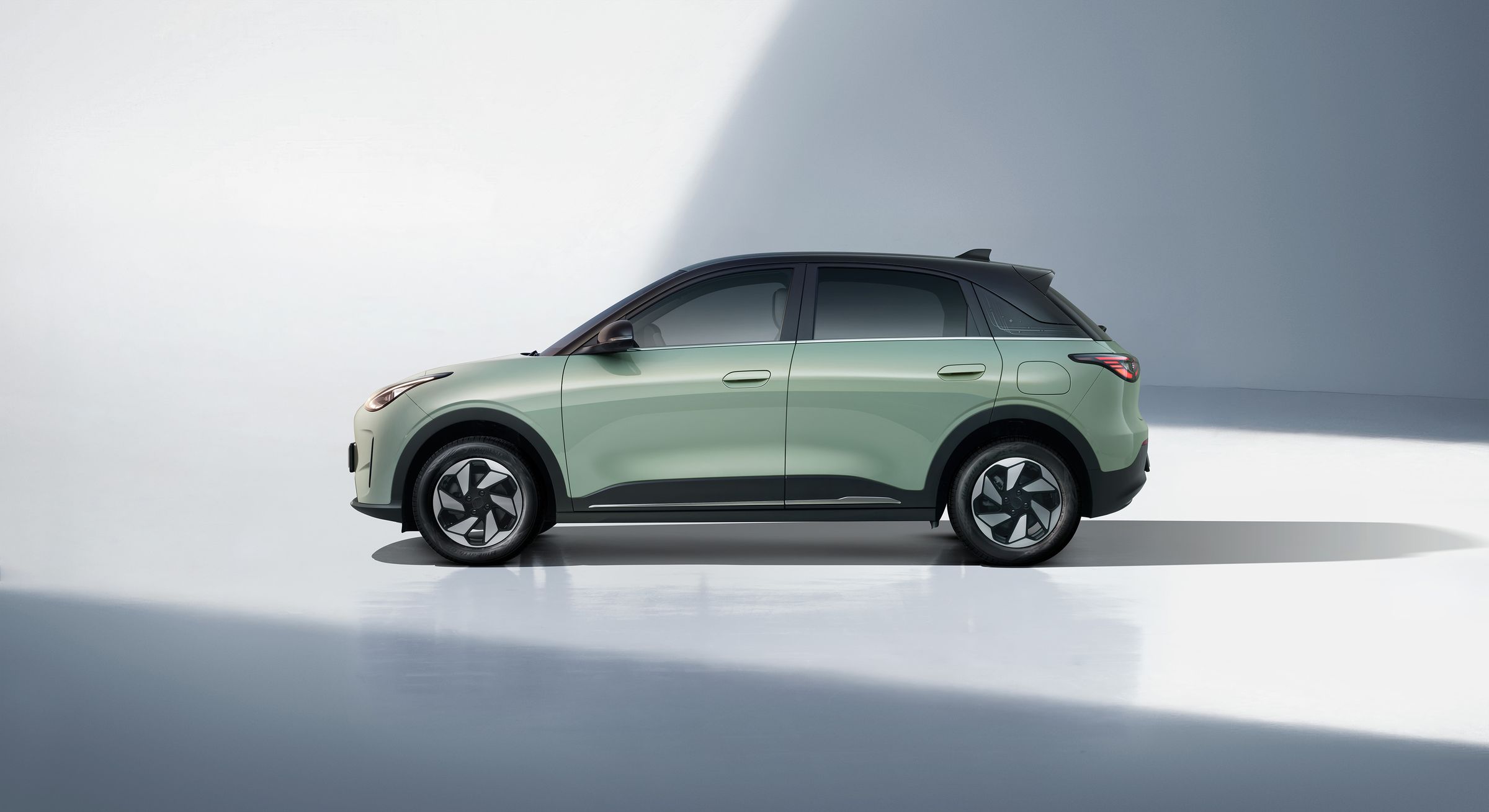 Compact in size. Confident in style.
