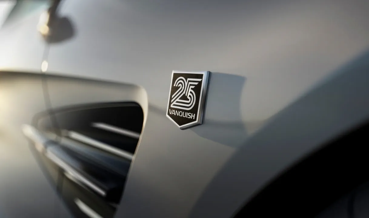 Exclusive 21-inch diamond-turned wheels