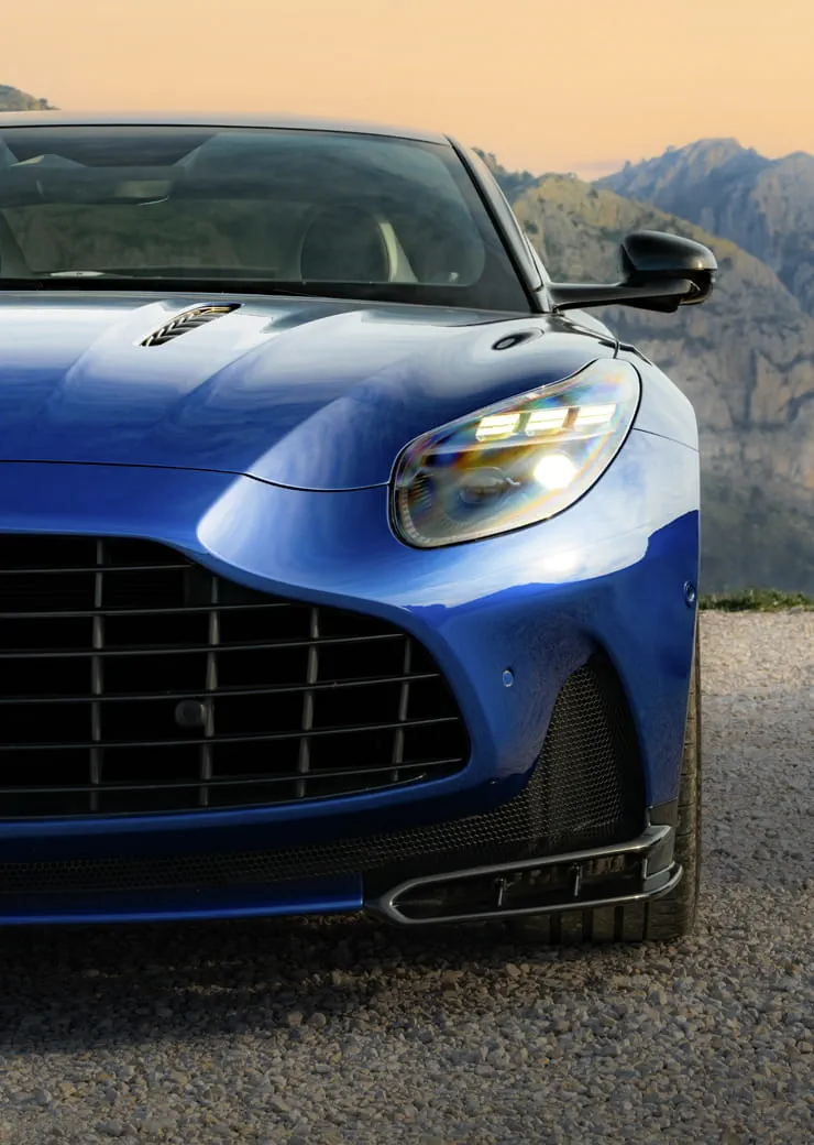 AN UNMISTAKABLE PRESENCE.