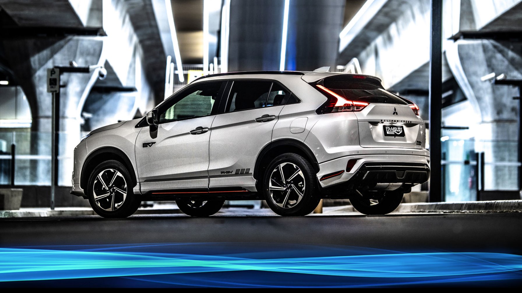 Zero tailpipe emissions in EV mode.